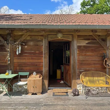 Tranquil Barn Dans Le Foret * Sabres
